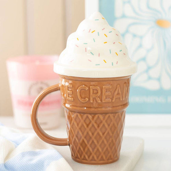 Taza con forma de cono de helado y tapa