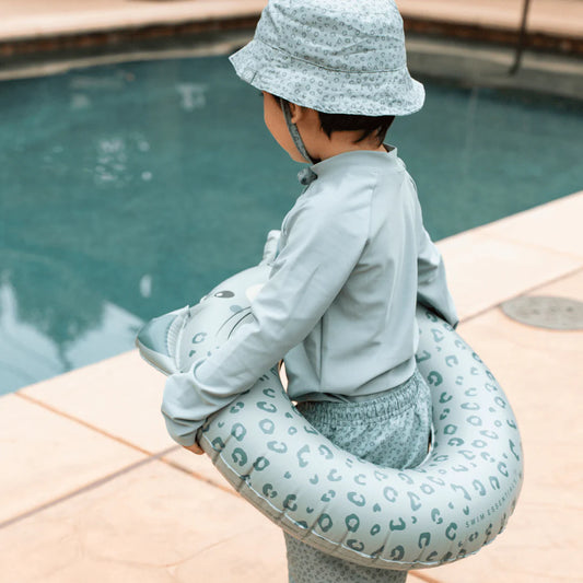 Flotador de piscina con estampado de leopardo verde