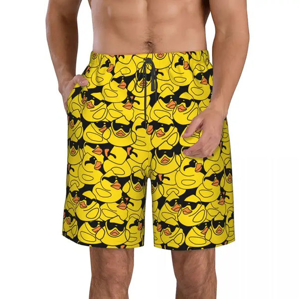 Bañador tipo short con gafas de sol de pato
