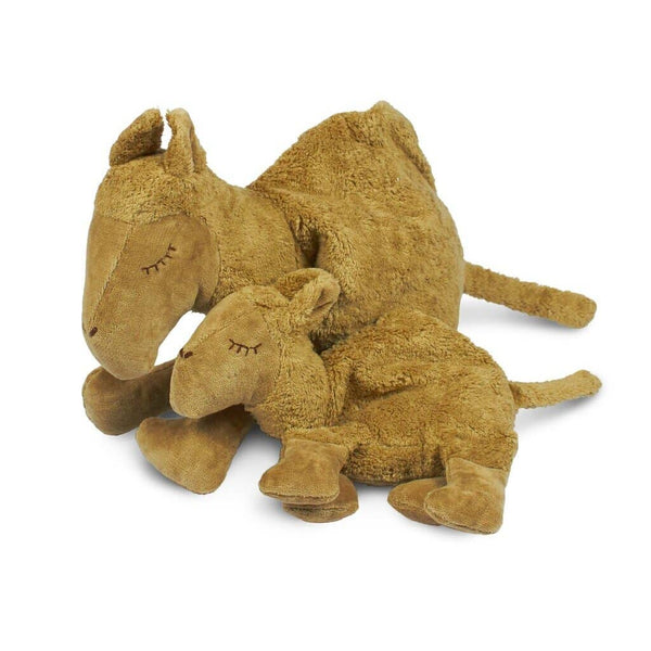 Pequeño camello de peluche