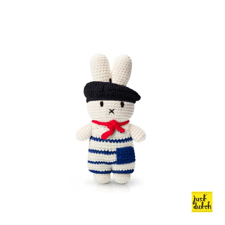 Peluche Miffy em Paris – Jardineiras