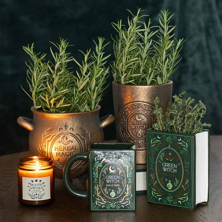 Vase en forme de livre de sorcière verte