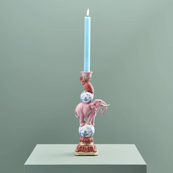 Portacandele a forma di uccello su elefante, resina rosa, 13 x 9 x 30,5 cm