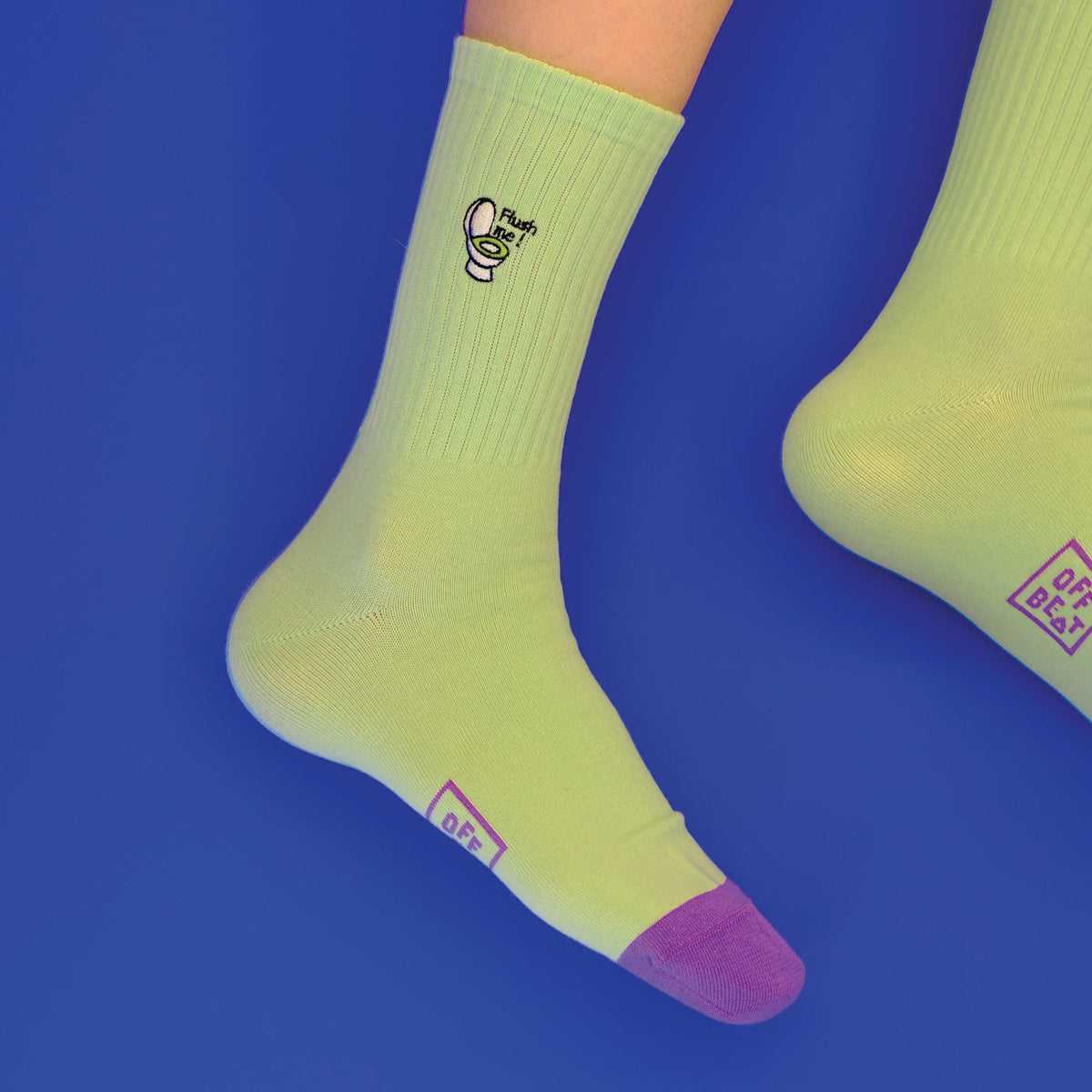 Chaussettes Brodées Toilettes « Flush Me »