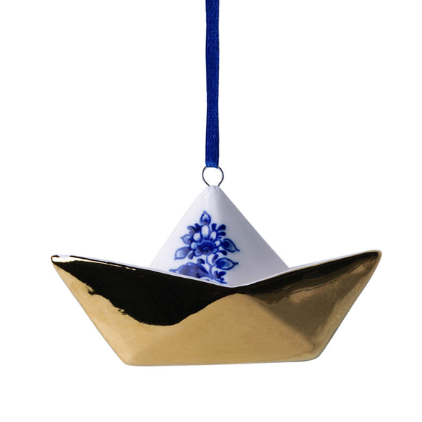 Barco em origami para decoração suspensa