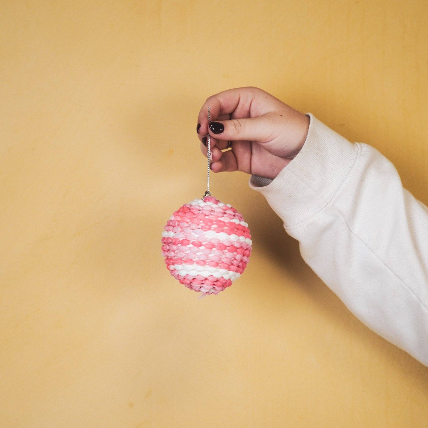 Cintres de Noël, boules de Noël, mousse, rose fluo, S3, 8 cm