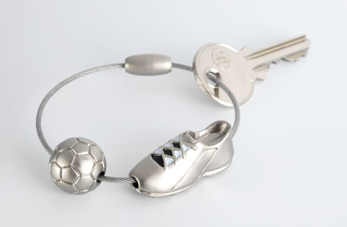 Football key ring “KICK!”