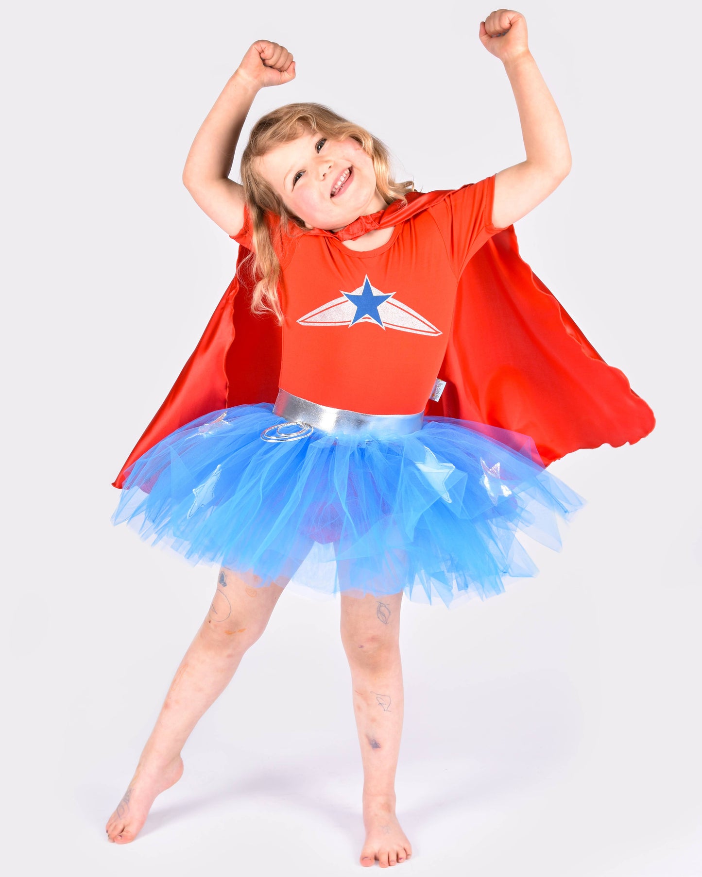 Super Wondergirl avec cape 110-116 cl 4-6 ans