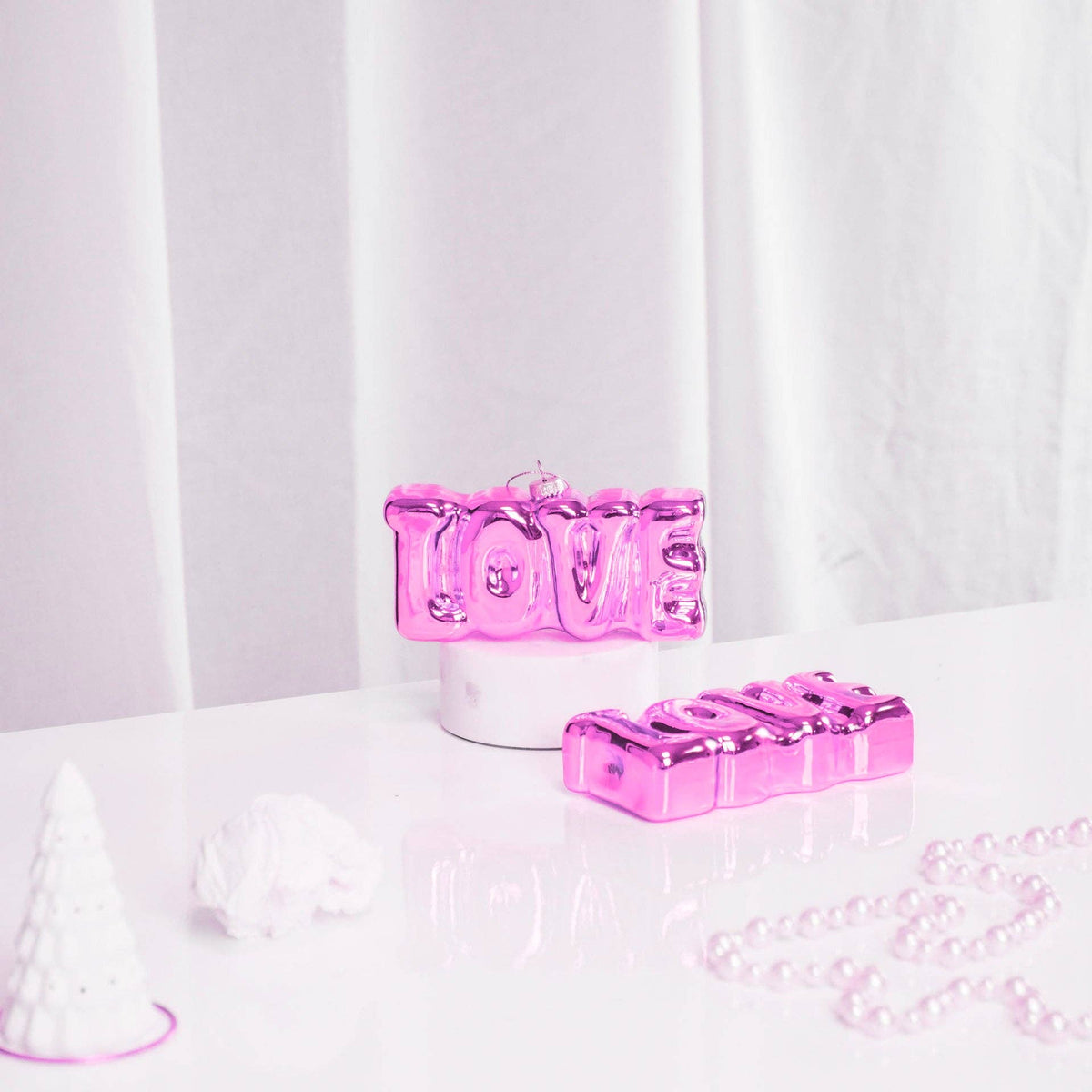 ピンクのLOVEクリスマスオーナメント