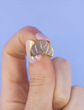 Broche Mini Croissant Kawaii Dourado