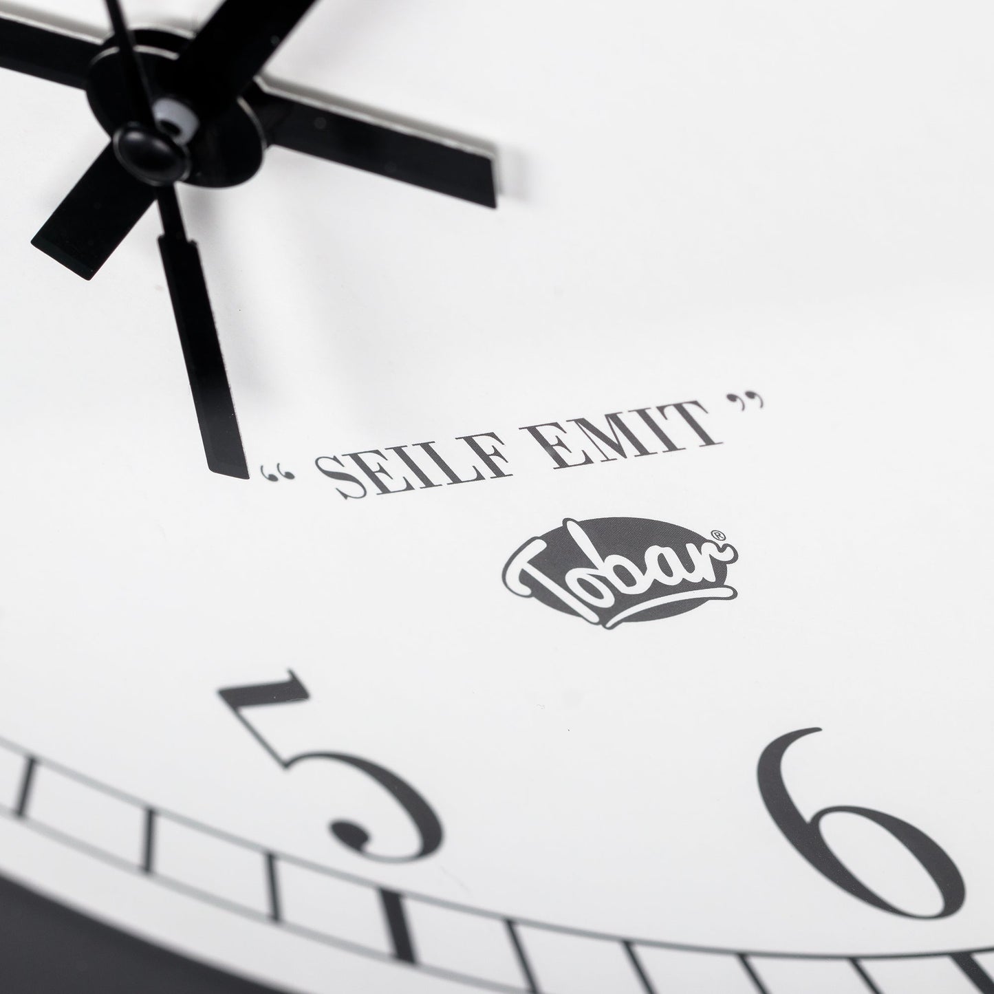 HORLOGE À L'ENVERS