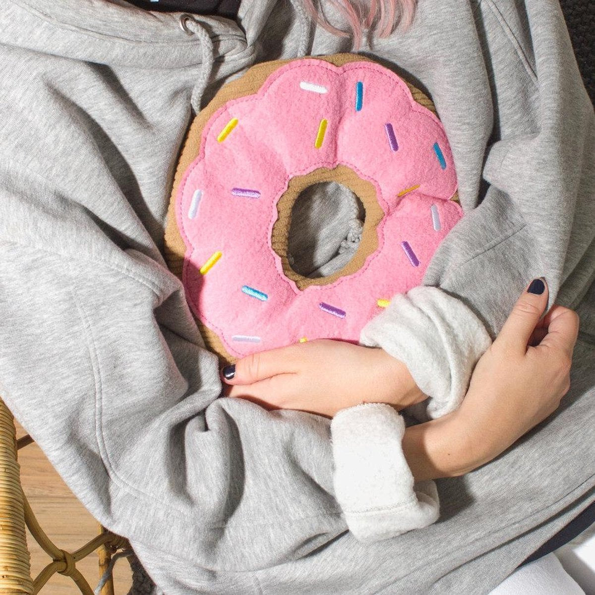 Bolsa de agua caliente en forma de donut para acurrucarse