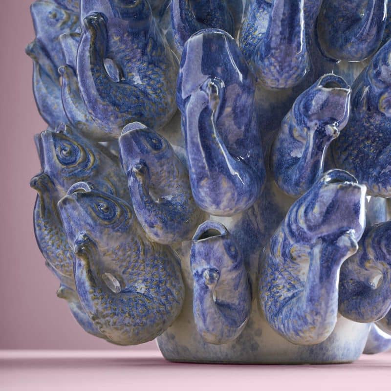 Vaso em forma de cardume de peixes, cerâmica azul, 24 x 24 x 32 cm