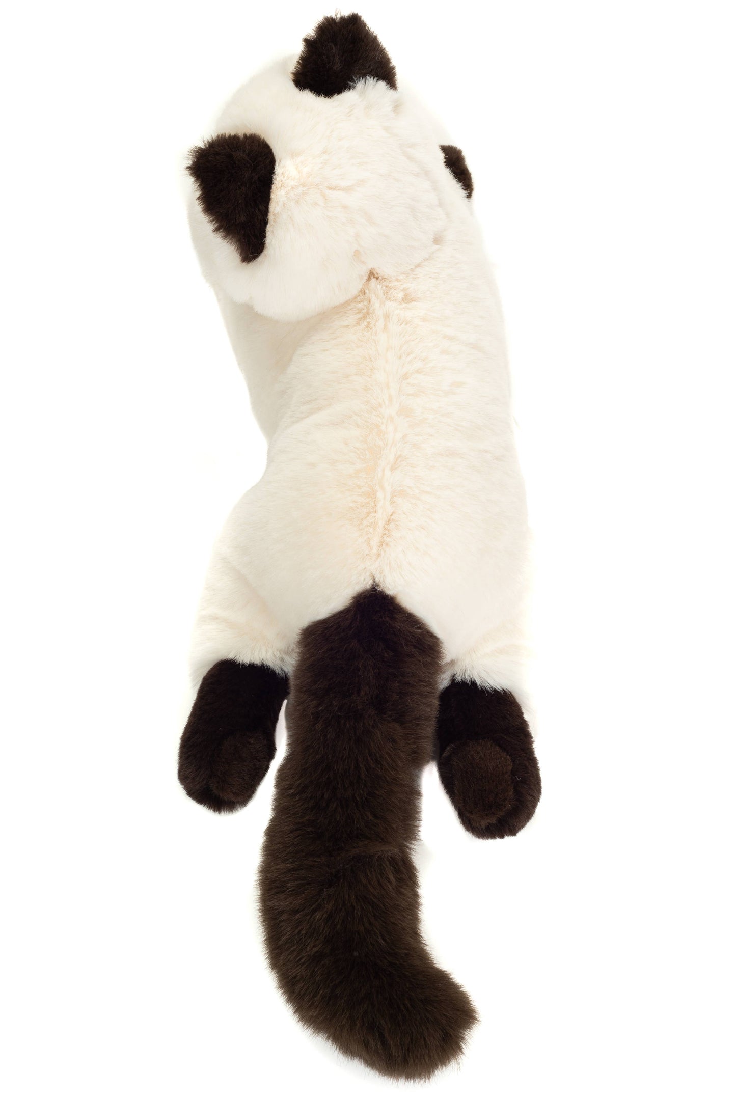 ぬいぐるみの聖なるバーマン猫が横たわっている