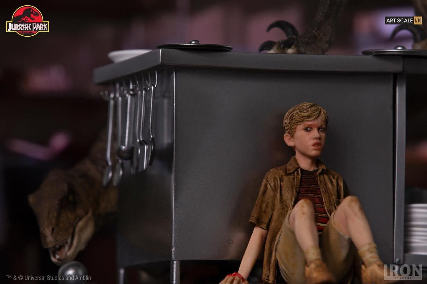 Statue Velociraptors in the Kitchen Diorama - Jurassic Park - Art Scale 1/10