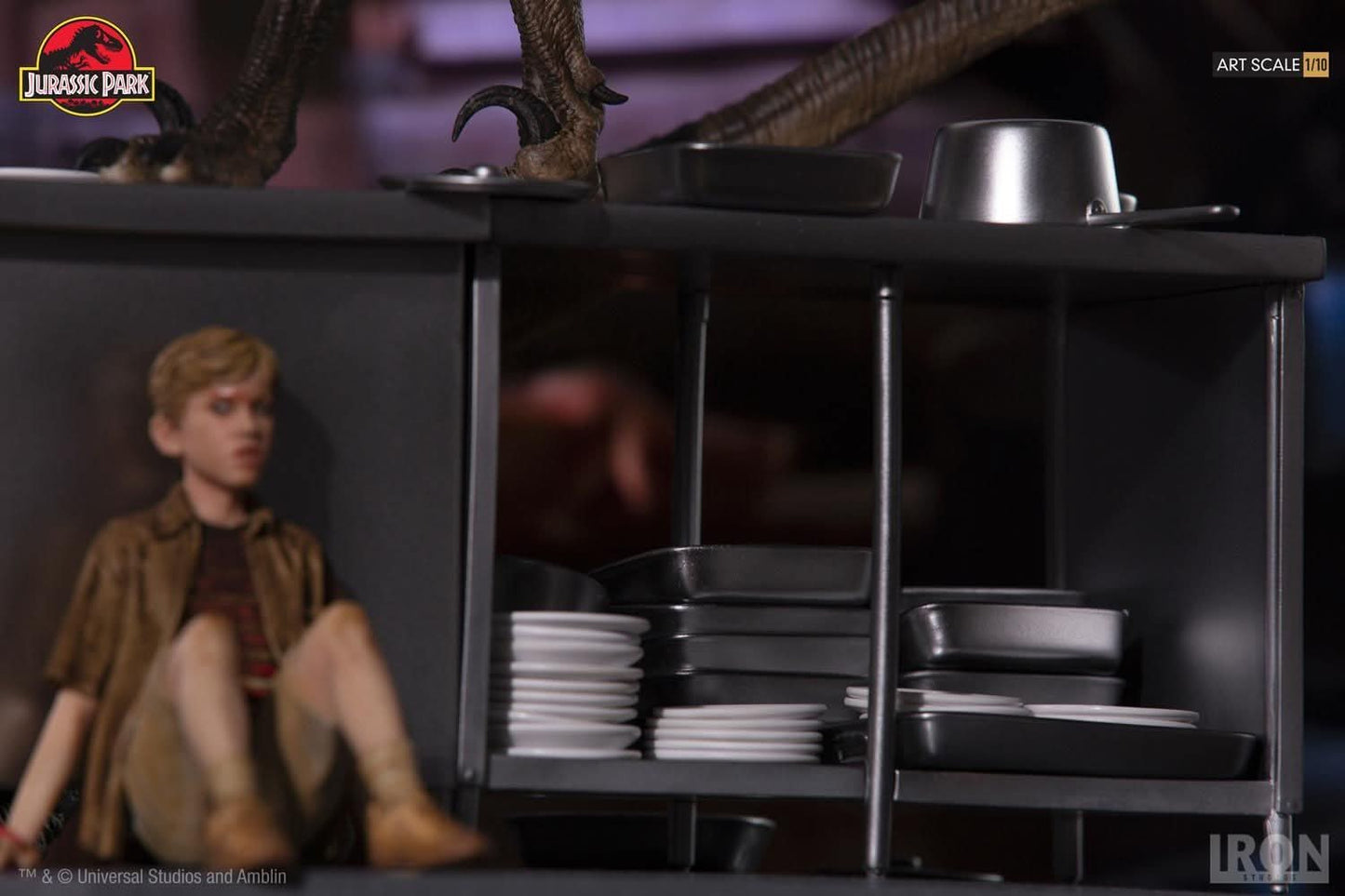 Statue Velociraptors in the Kitchen Diorama - Jurassic Park - Art Scale 1/10