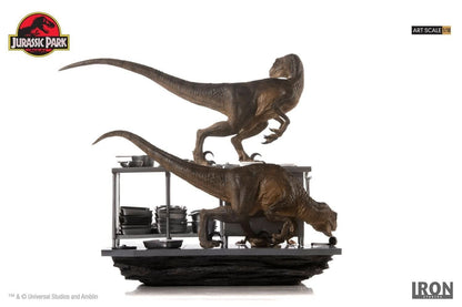 Statue Velociraptors in the Kitchen Diorama - Jurassic Park - Art Scale 1/10