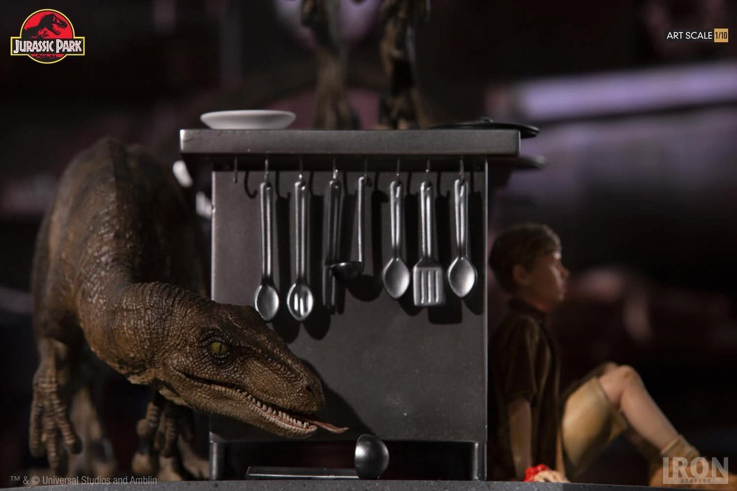 Statue Velociraptors in the Kitchen Diorama - Jurassic Park - Art Scale 1/10