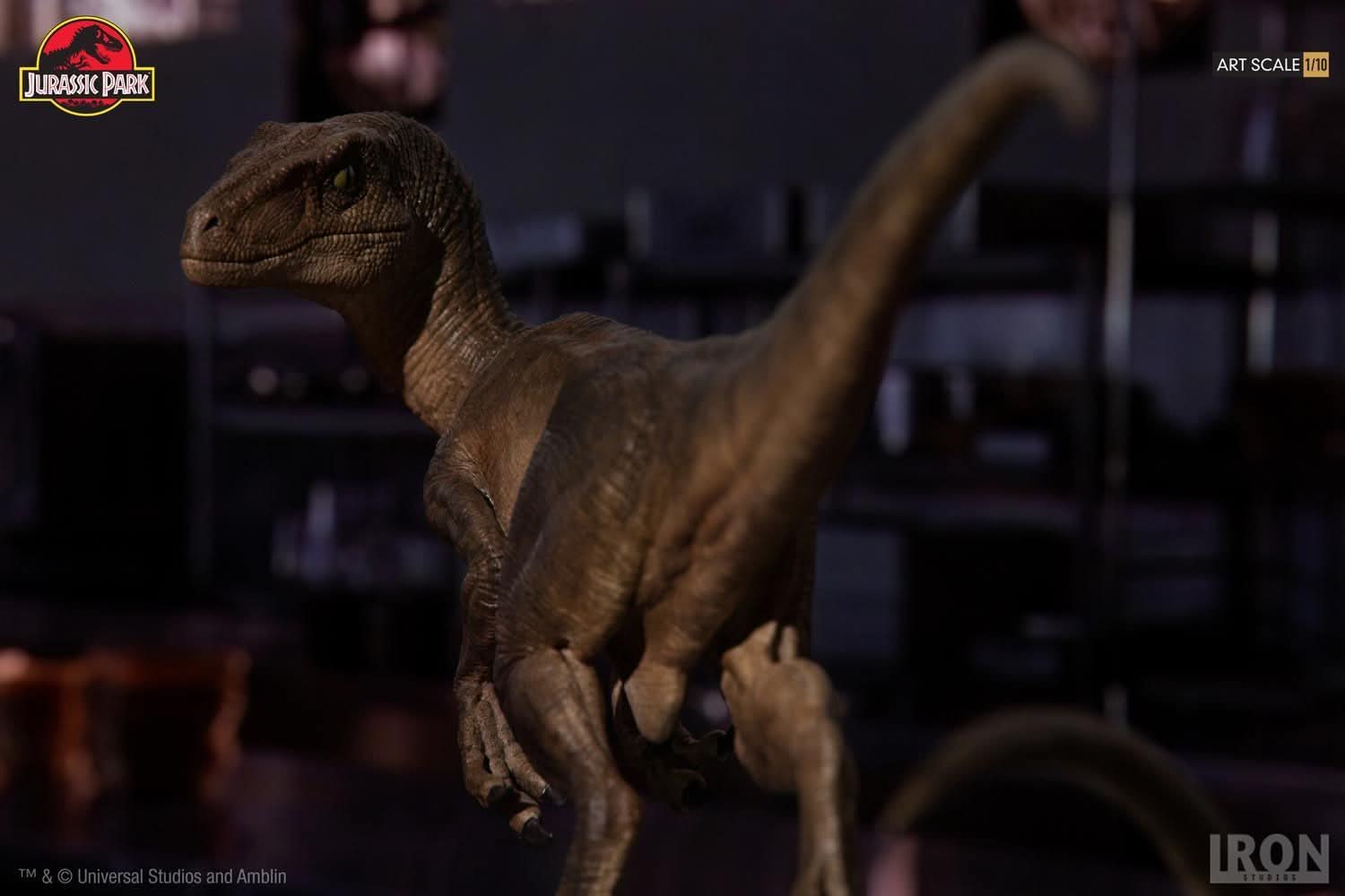 Statue Velociraptors in the Kitchen Diorama - Jurassic Park - Art Scale 1/10