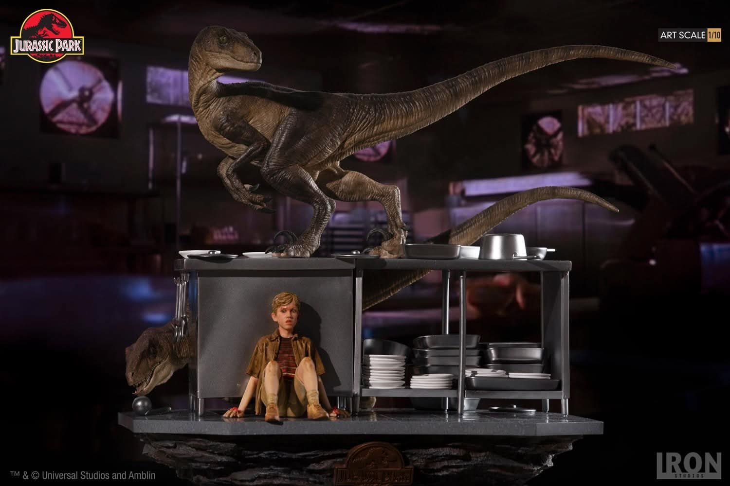 Statue Velociraptors in the Kitchen Diorama - Jurassic Park - Art Scale 1/10