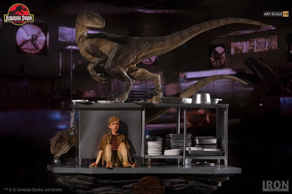 Statue Velociraptors in the Kitchen Diorama - Jurassic Park - Art Scale 1/10