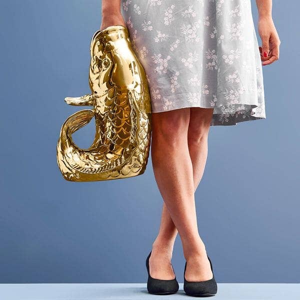 金色の魚の彫刻/花瓶