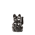 光沢のある黒い招き猫「バシラ」