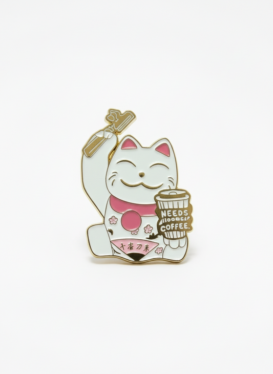 Pin del Gato de la Suerte "Necesita Café"