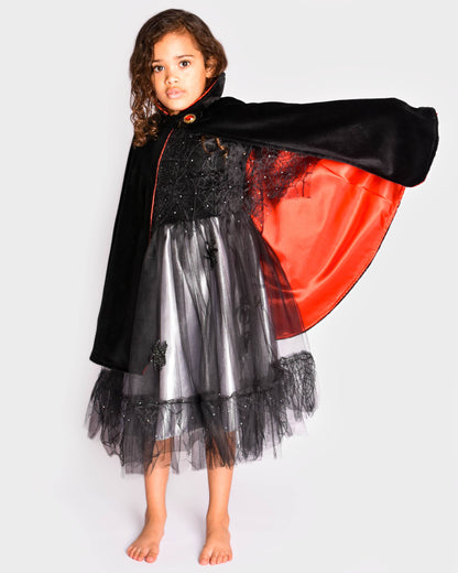Cape de vampire Deluxe en satin rouge et pierre 110-116 cl