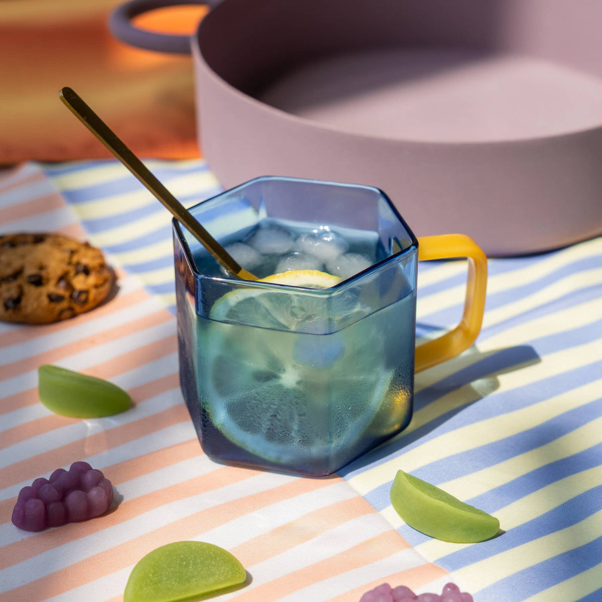 Taza de cristal geométrica azul