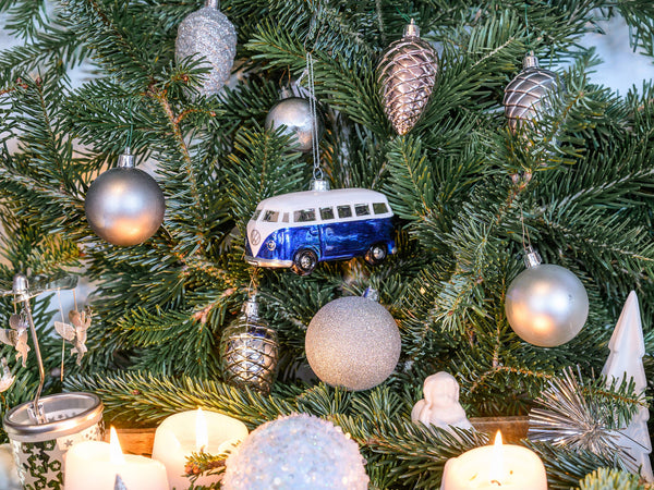 Decoração de Natal azul e branca para Kombi VW T1
