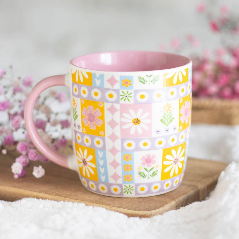 Taza con estampado de patchwork floral