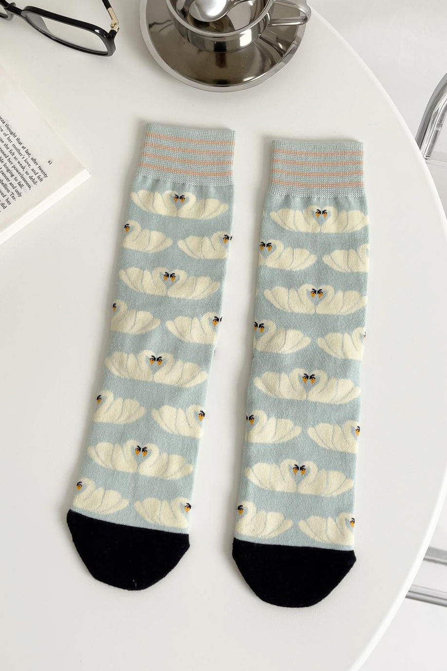 Calcetines de cisnes enamorados
