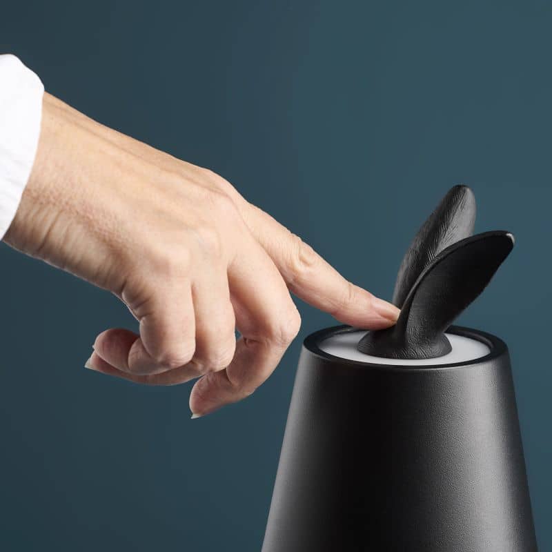 Lámpara de mesa LED con forma de conejo escondido, color negro