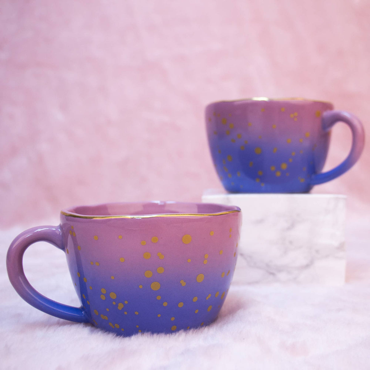 Tazza con sfumatura viola irregolare