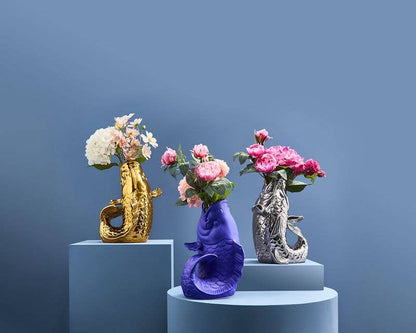 金色の魚の彫刻/花瓶