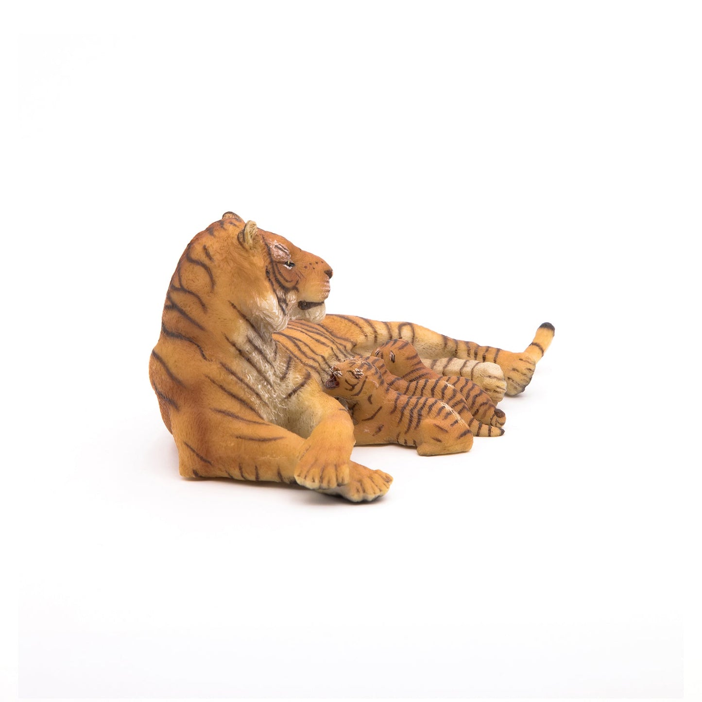 Figurine Tigresse couchée allaitant