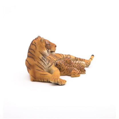 Figurine Tigresse couchée allaitant