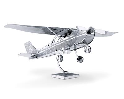 MetalEarth Aviation: CESSNA SKYHAWK 11.4x9.2x2.5cm, maquette 3D en métal avec 1 feuille, sur carte 12x17cm, 14+