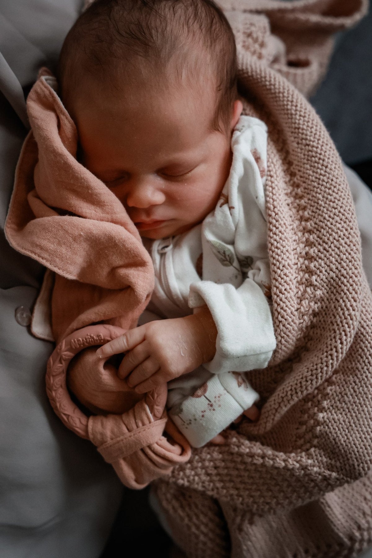 Comforter with Teething Ring – Pink