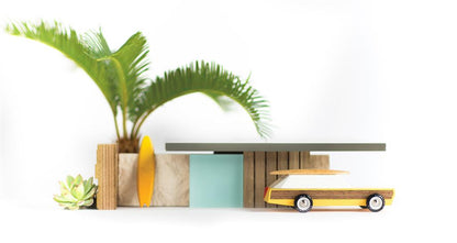 Coche de madera Candycar World - Familiar con tabla de surf