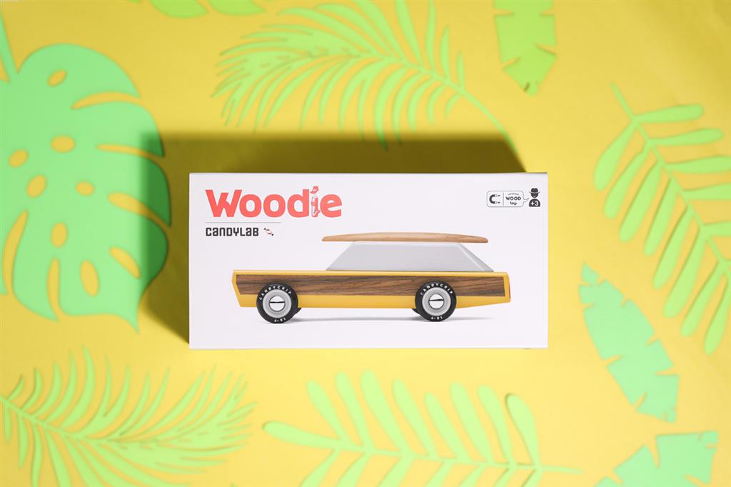 Coche de madera Candycar World - Familiar con tabla de surf