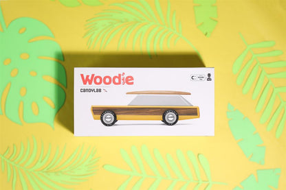 Coche de madera Candycar World - Familiar con tabla de surf
