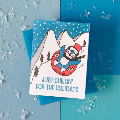 Tarjeta de felicitación de pingüino "Simplemente relajándome durante las fiestas"