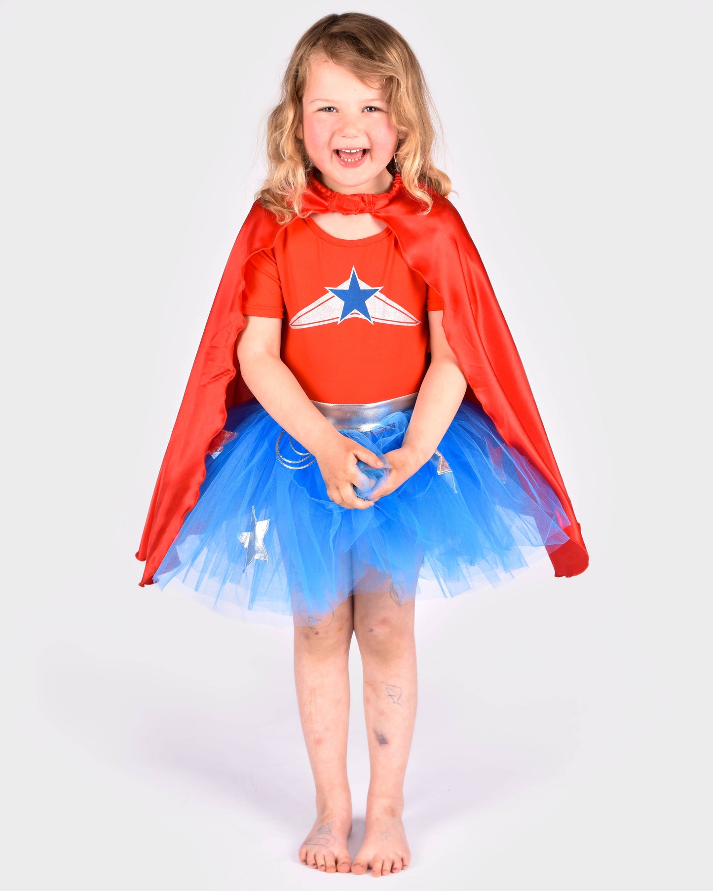 Super Wondergirl avec cape 110-116 cl 4-6 ans