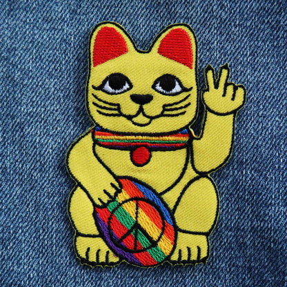 Parche con el símbolo de la paz del gato ondeando
