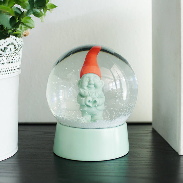 Schneekugel in Herzform mit Gartenzwerg