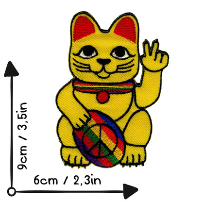 Parche con el símbolo de la paz del gato ondeando