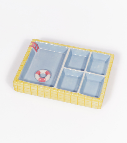 puesto de joyería junto a la piscina