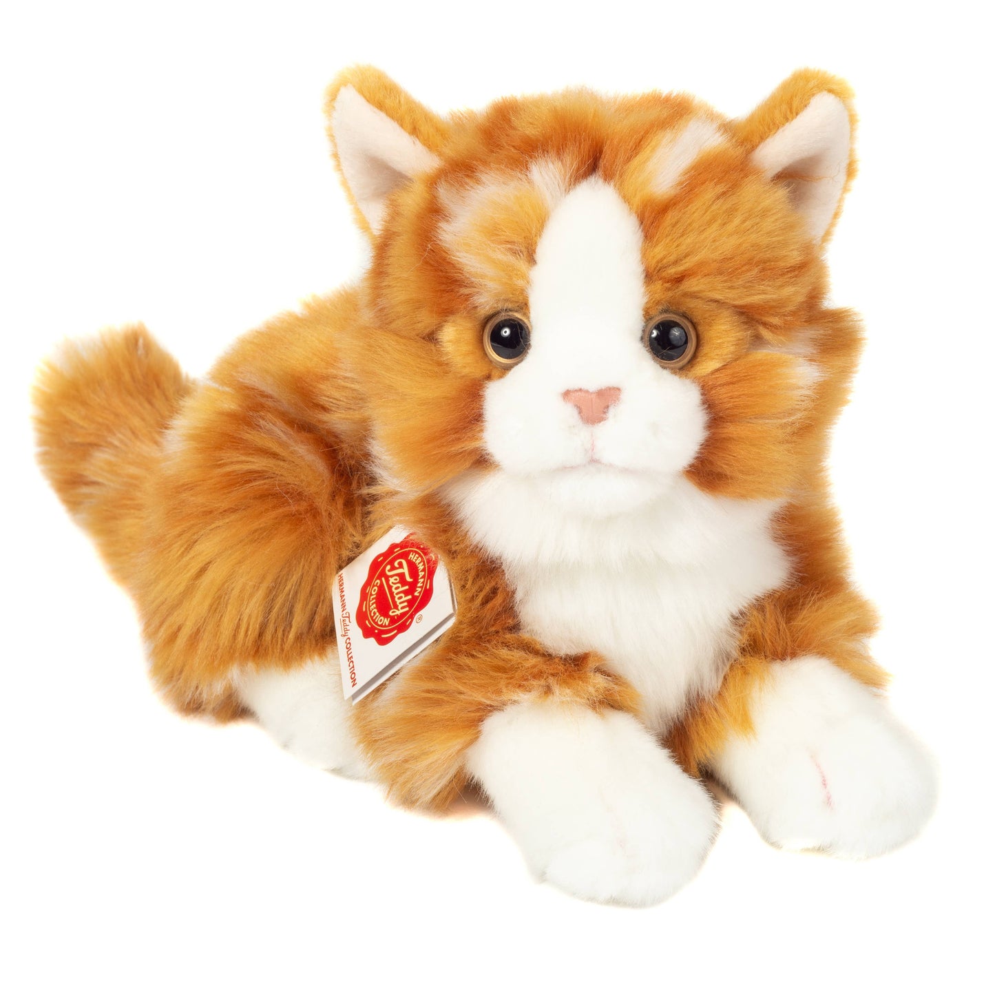 Gatto rosso di peluche sdraiato